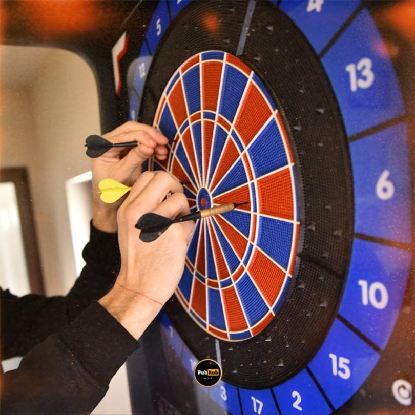 Igranje pikada - Pub Hub Sremčica